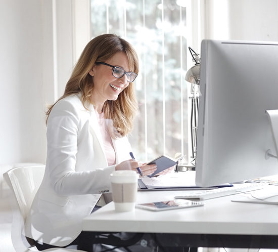 A manager at work in her office - Lagentium Insurance Brokers